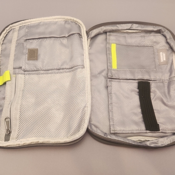 Sharper Image Cable / Electronics Zip Pouch - EUC - Picture 3 of 3